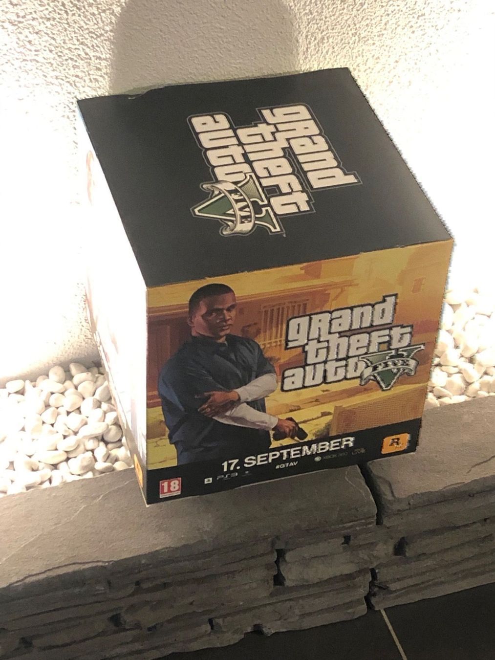 Giochi: GTA Five Aufsteller Werbewürfel – Usato da Kestenholz venduto da Matti_10 3