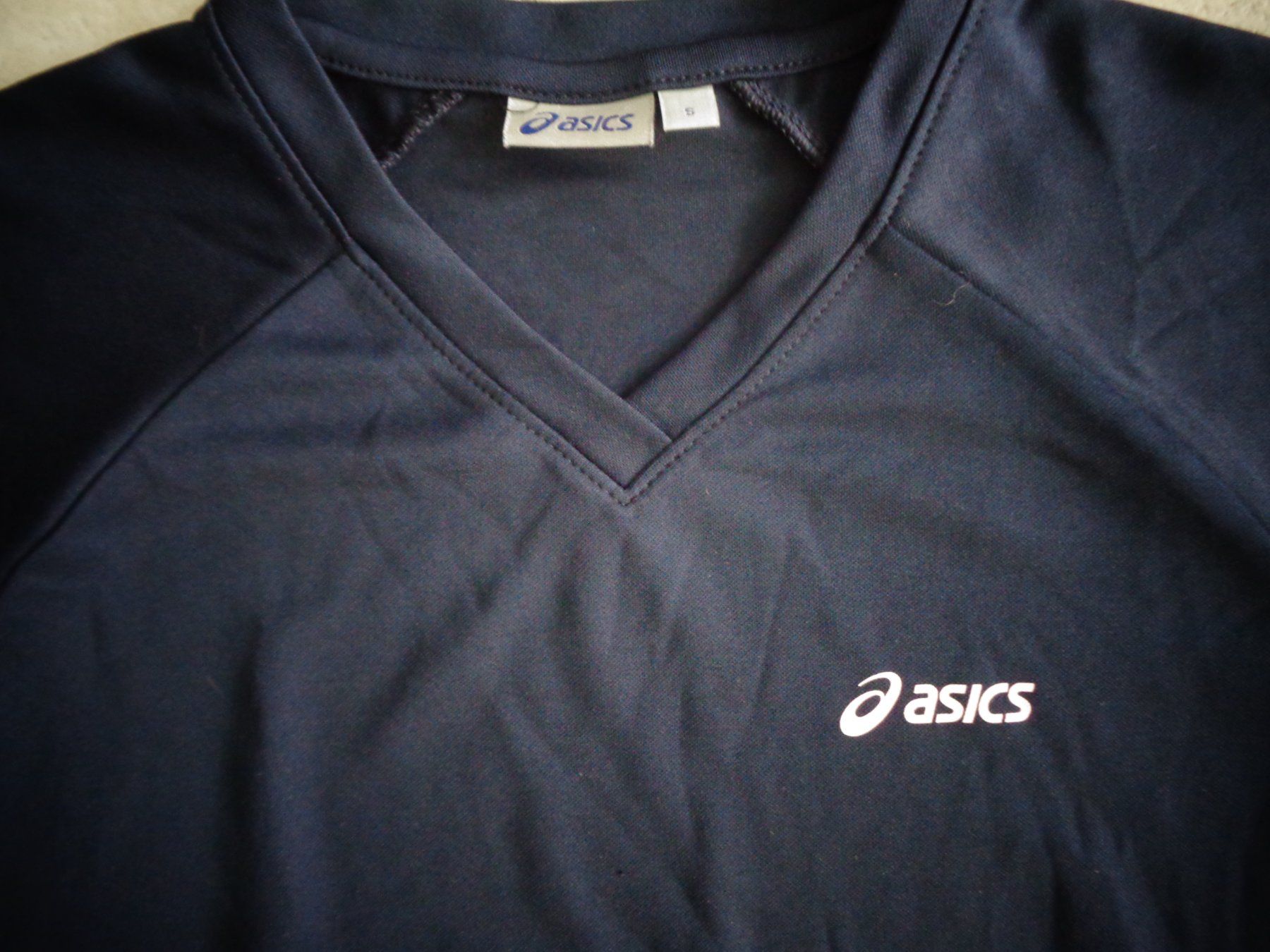 Asics T-shirt: ASICS T-SHIRT GR.S NEUWERTIG – Usato da Rotkreuz venduto da Samballi 1