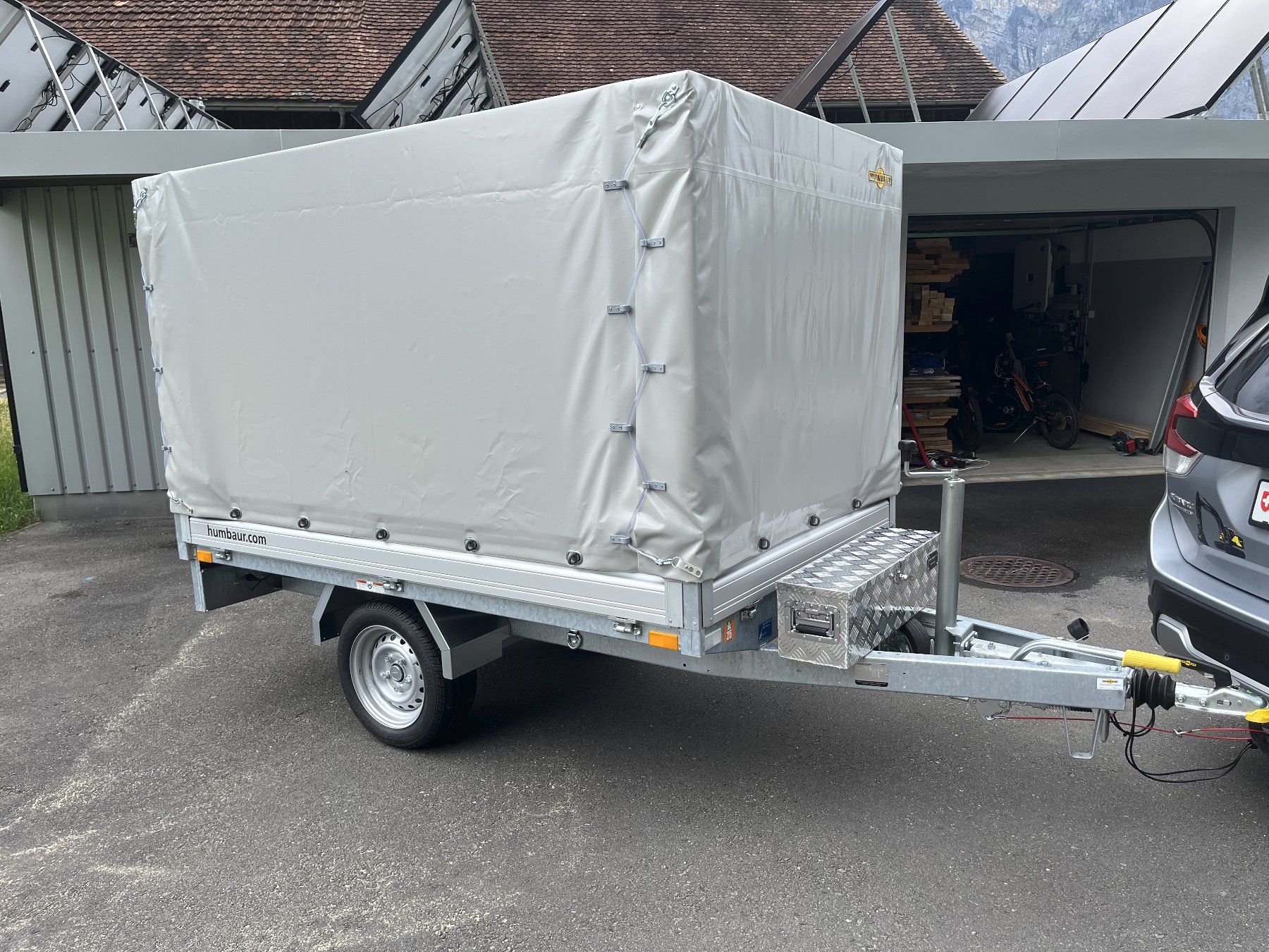 Humbaur Rimorchi: Anhänger mit oder ohne Verdeck 1300 Kg Mieten pro Tag – Usato da Erstfeld venduto da Flexi100. 2