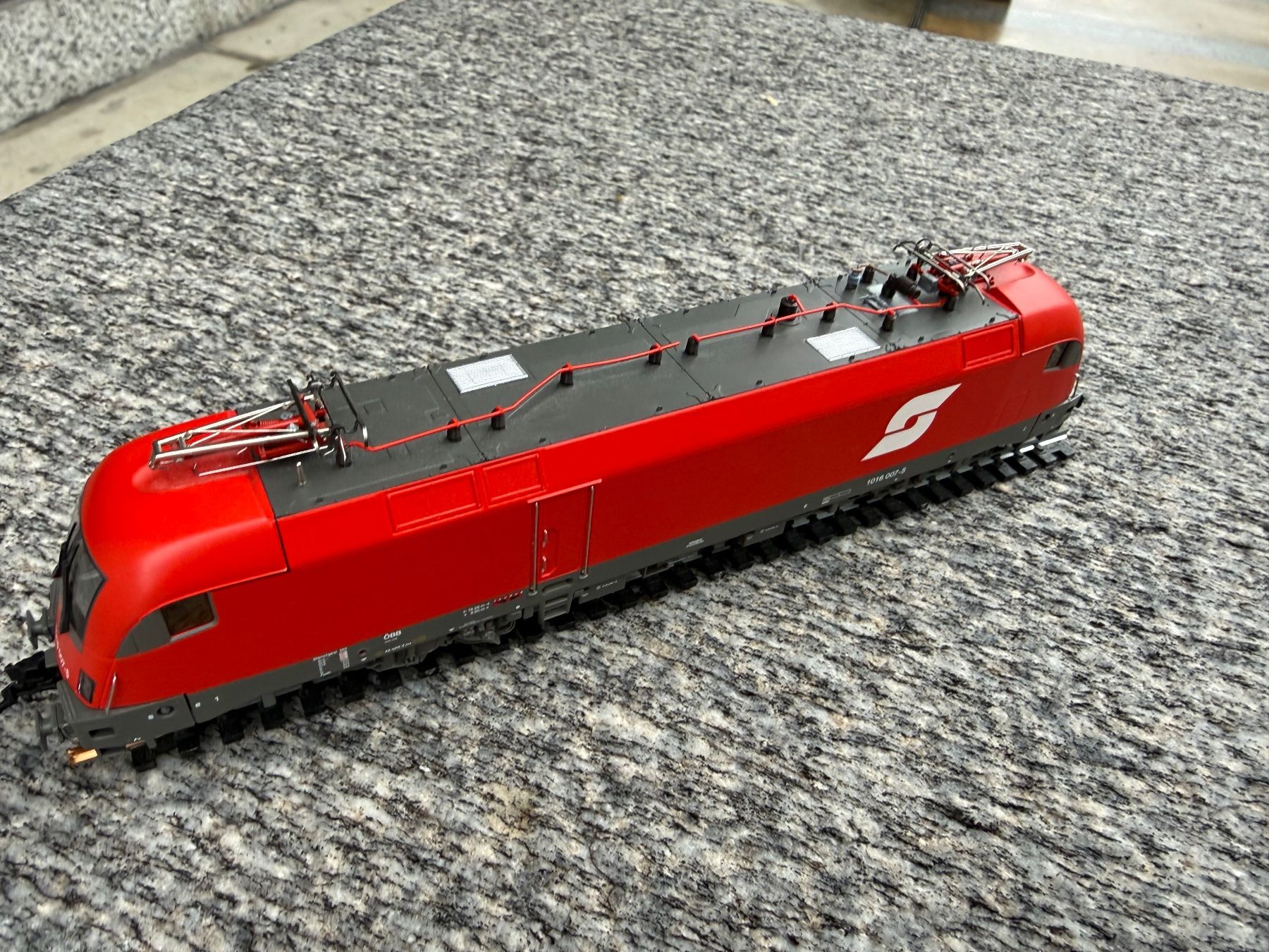 Roco Modellini di ferrovie: Roco H0 DC Taurus 1016 007-5 ÖBB – Usato da Chiasso venduto da Carrara-Modellismo 2