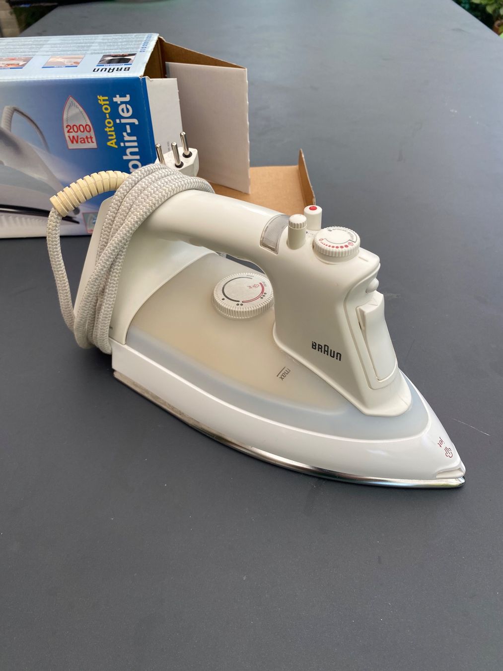 Braun Ferri da stiro: Fer à repasser – Usato da Conches venduto da Brigant4 1