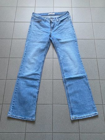 Levis Jeanshose / W28 x L32 / Blau / Guter Zustand!