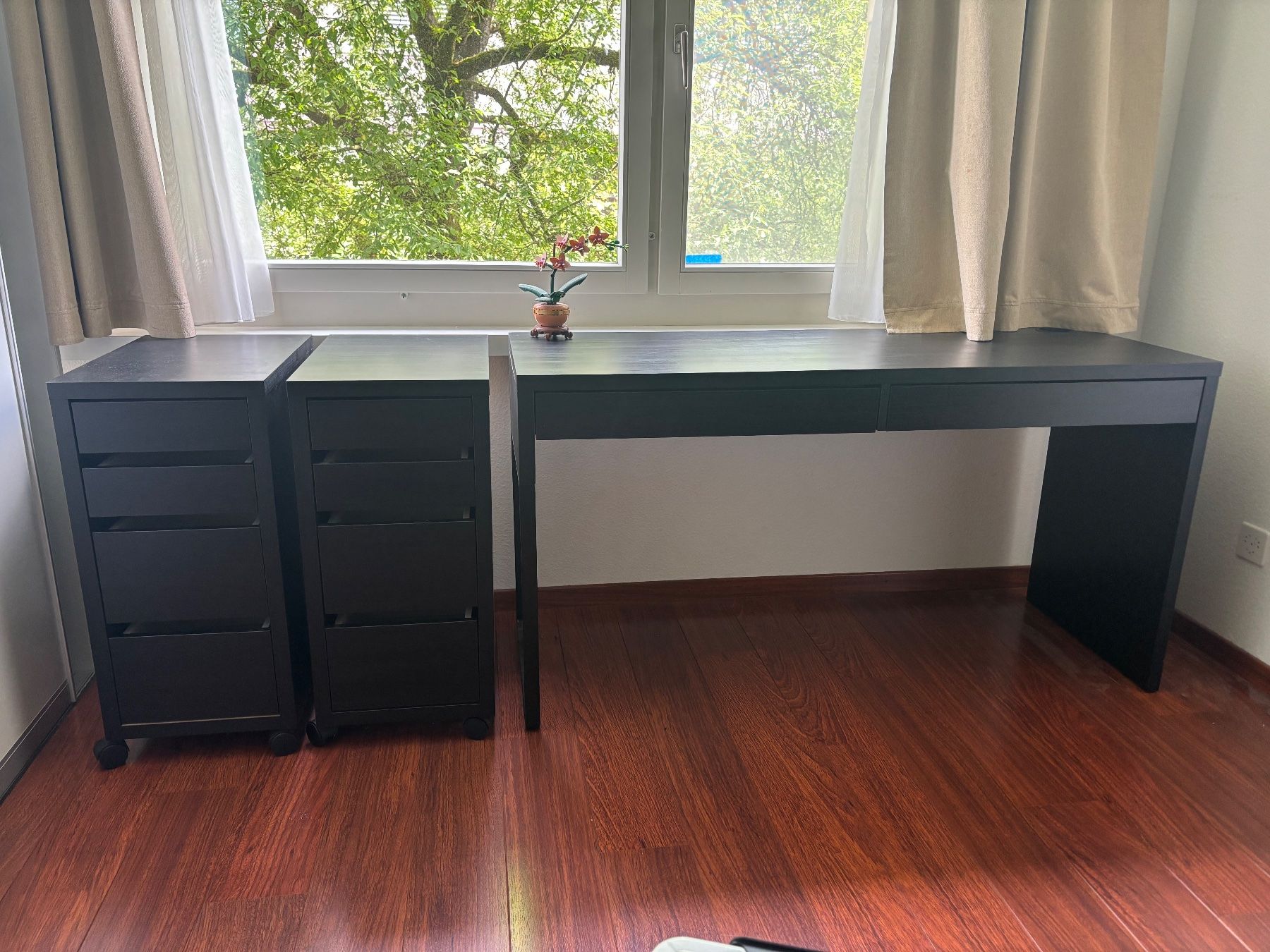 Ikea Scrivanie: Ikea Micke Schreibtisch dunklebraun – Usato da Cham venduto da bet_jp2l
