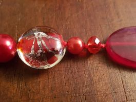 Kette rot, versch. Beads, leicht def.