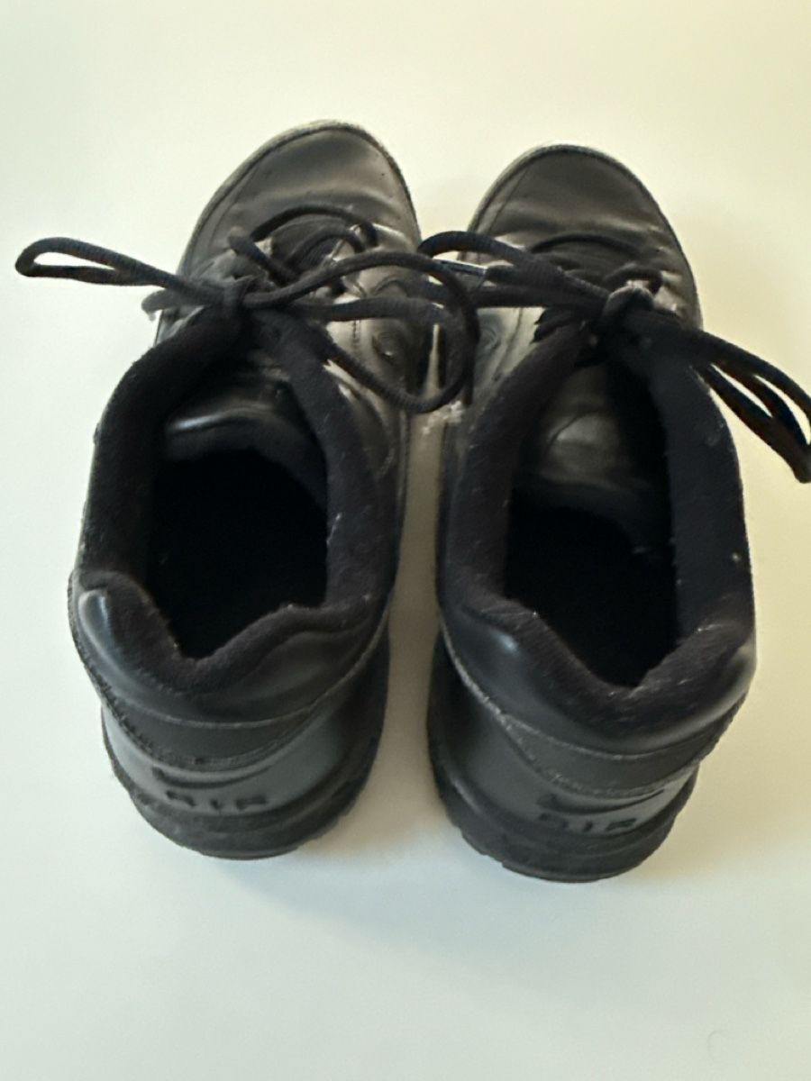 Nike Scarpe per ragazzi: Nike Air schwarz Grösse 42 - Sneaker – Usato da Stallikon venduto da Sunday6 1