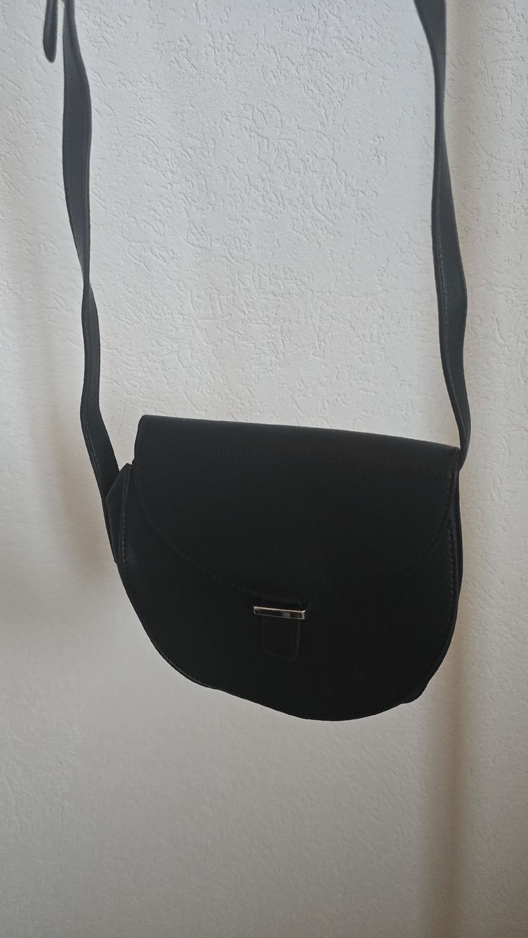 Borse da donna: schwarze Umhängetasche – Usato da Büriswilen venduto da e_v_o_l_u_t_i_o_n