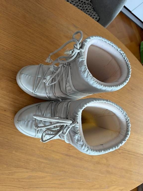 Scarpe da donna: Moon Boot Icon Nylon gris clair  taille 3538 – Usato da Geneve venduto da cilou79 3