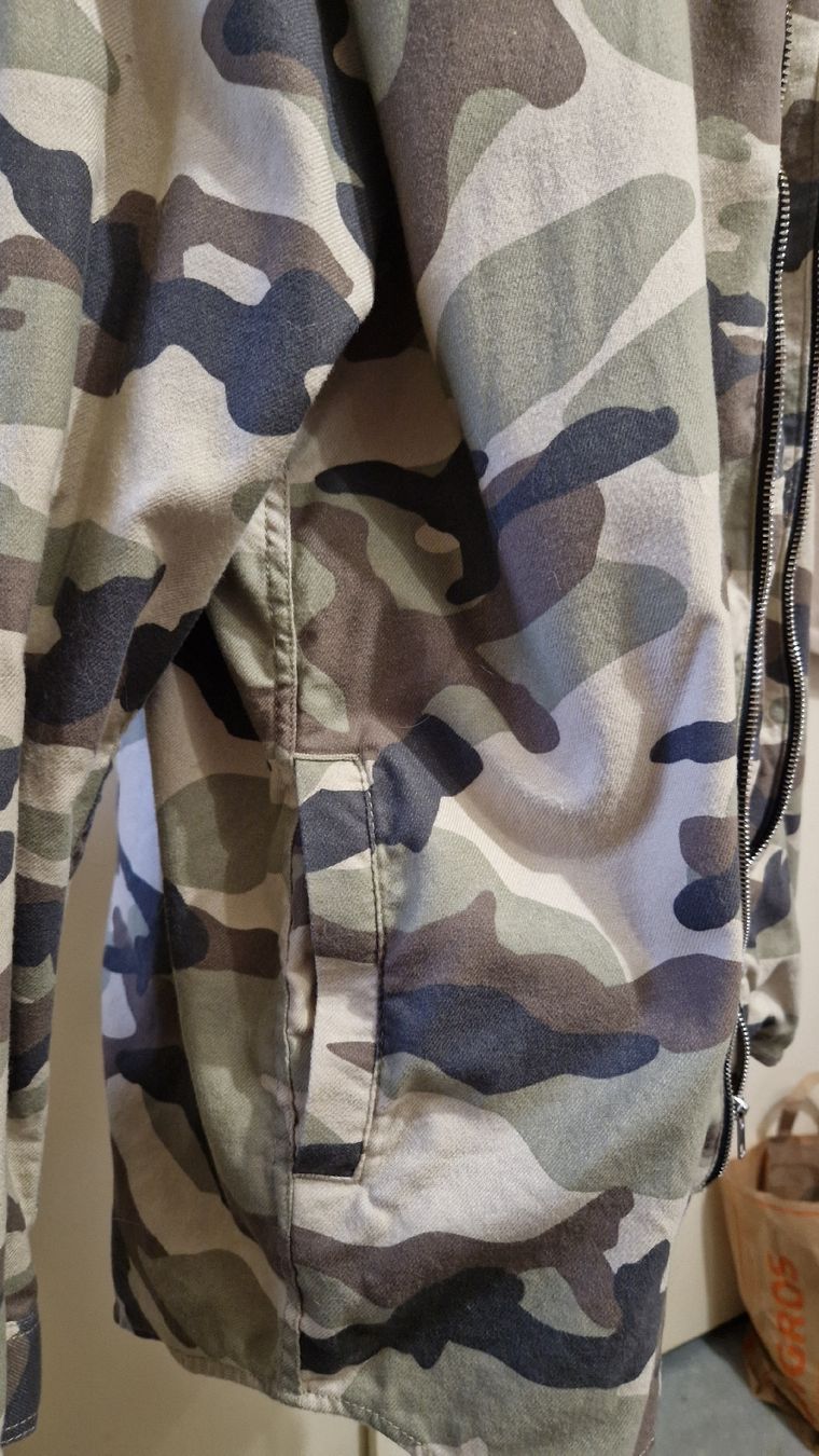 H&M Giacche: Camouflage-Jacke mit schwarzer Kapuze – Nuovo (secondo la descrizione) da Oberengstringen venduto da Sheera7 6