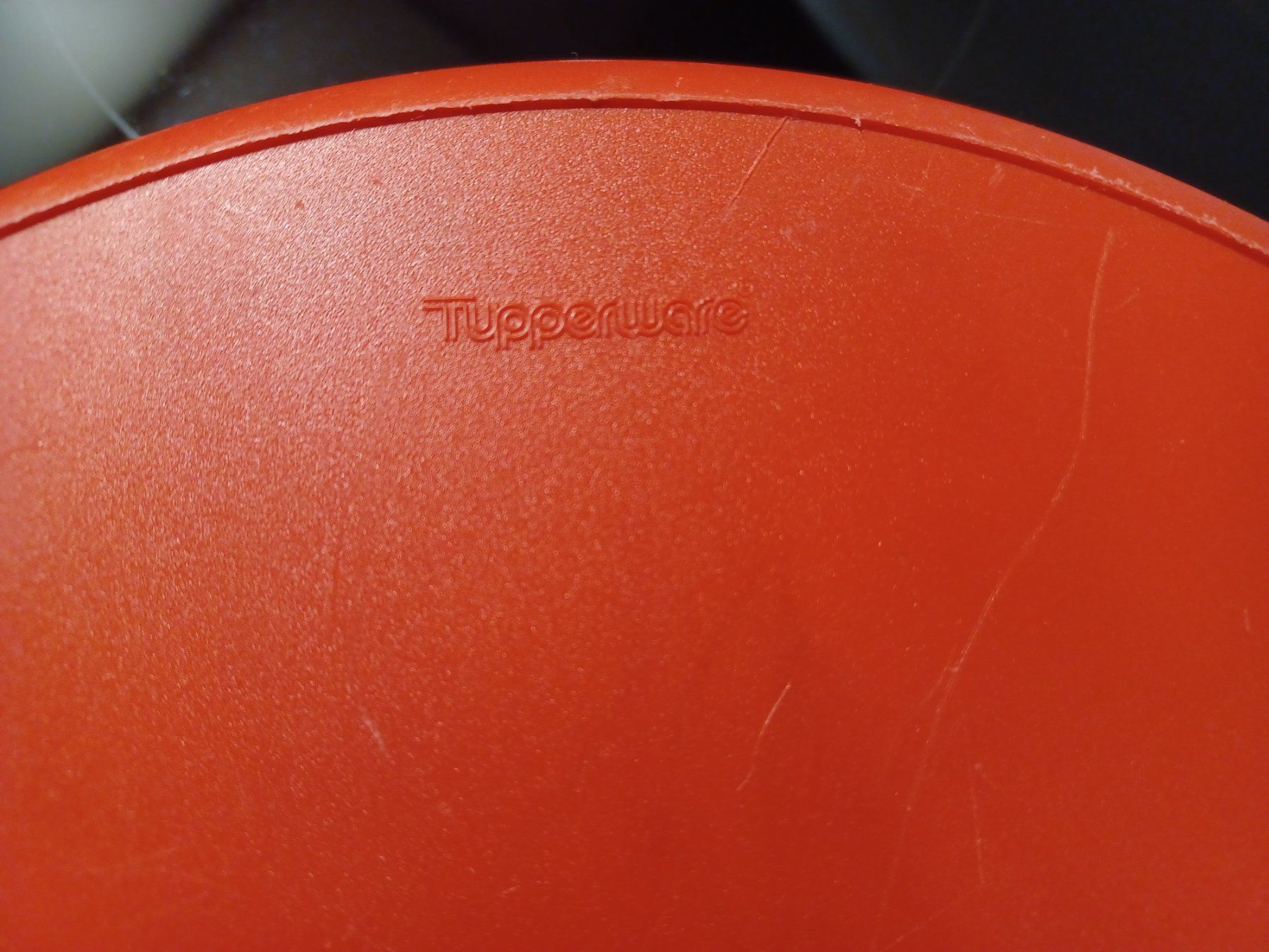 Tupperware Contenitori & Simili: Runder Tupperware- Behälter Rot mit Deckel – Usato da Seewen SZ venduto da Herakles5 2