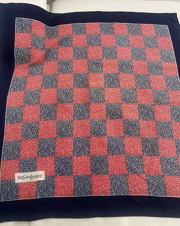 Yves Saint Lauren Seiden Foulard 🌸