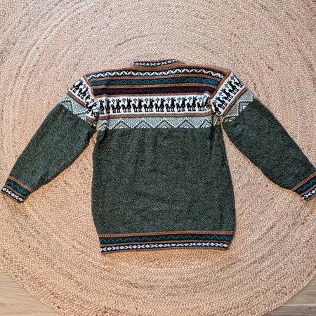 schöner Strickpulover mit Alpakamotiv, Gr.M/L