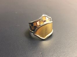 Moderner Bandring aus 18 Karat Weiss- und Gelbgold Au 750