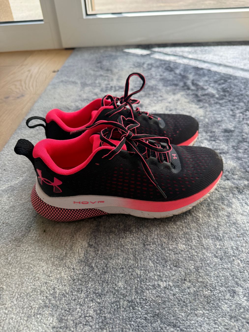 Under Armour Scarpe da donna: Under Armour Sneakers – Usato da Muttenz venduto da Bea_dbr