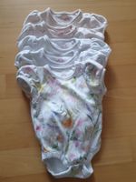 Fünf Bodys next baby Gr. 62 weiss/rosa