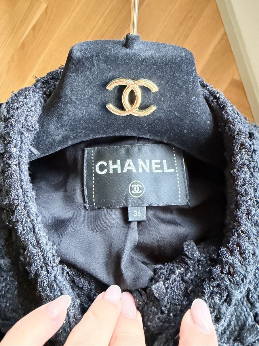 Chanel Giacche: Chanel Tweed 2023 Runway Jacket – Nuovo (secondo la descrizione) da Meilen venduto da ana_nln9 5