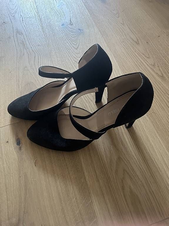 Scarpe da donna: Schuhpaket Gr. 37 – Usato da Trimbach venduto da glatsch01 3