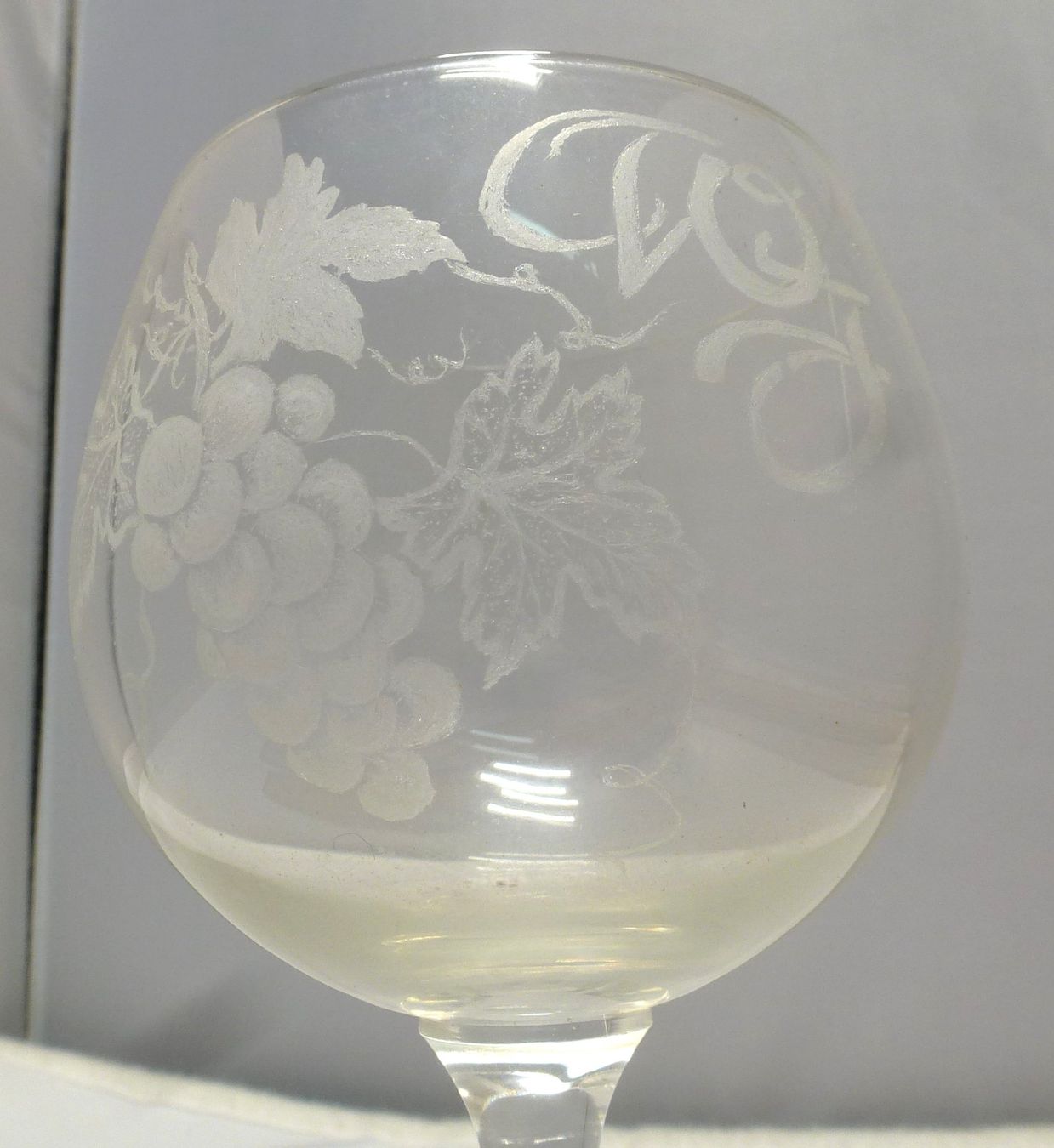 Gläser: Cognac-Glas mit Eingeätzen Trauben – Gebraucht aus Murgenthal von B.StM 1