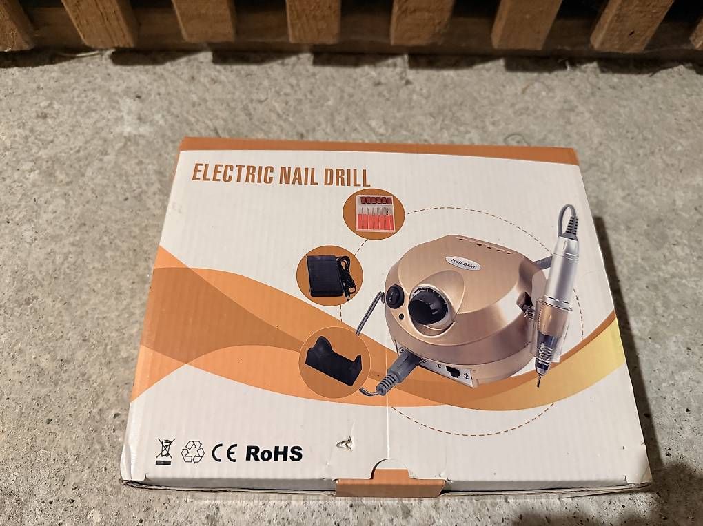 Manicure: Maniküre Set, Nagelfräse – Usato da Bern venduto da Arilicious
