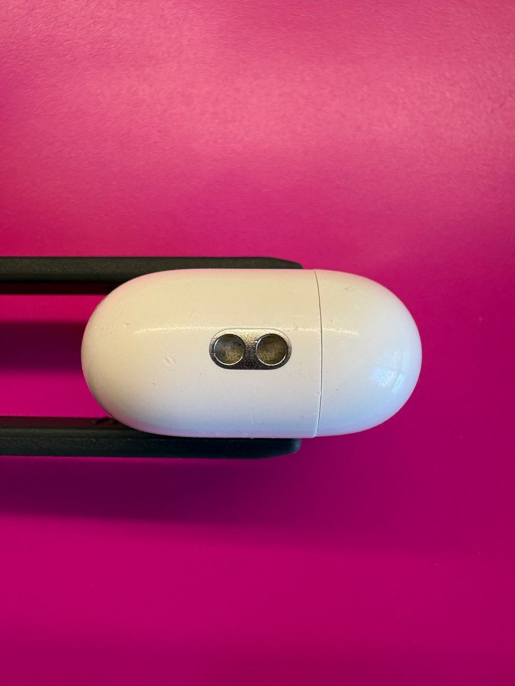 Apple Ladegeräte: Apple AirPods Pro2 charging case (A2968). – Gebraucht aus Lausanne von sil_2dxk 5