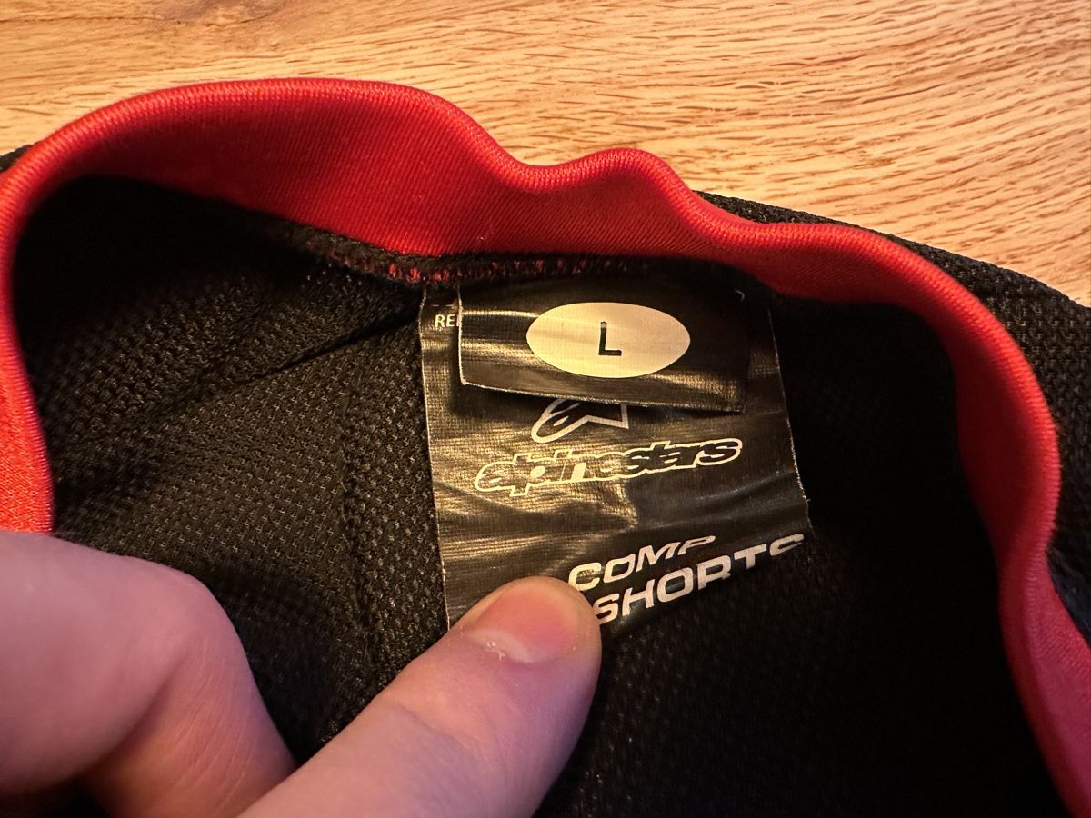 Alpinestars Protezioni & Imbottiture: Protektor Oberschänkelschutz Motorrad – Usato da Alpnach-Dorf venduto da Skai0 2