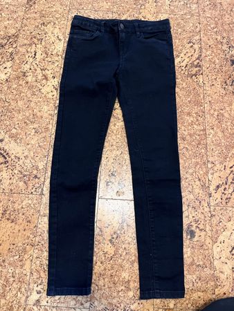 Schlanki schwarzi Jeans, Grössi 146, Top Zustand!