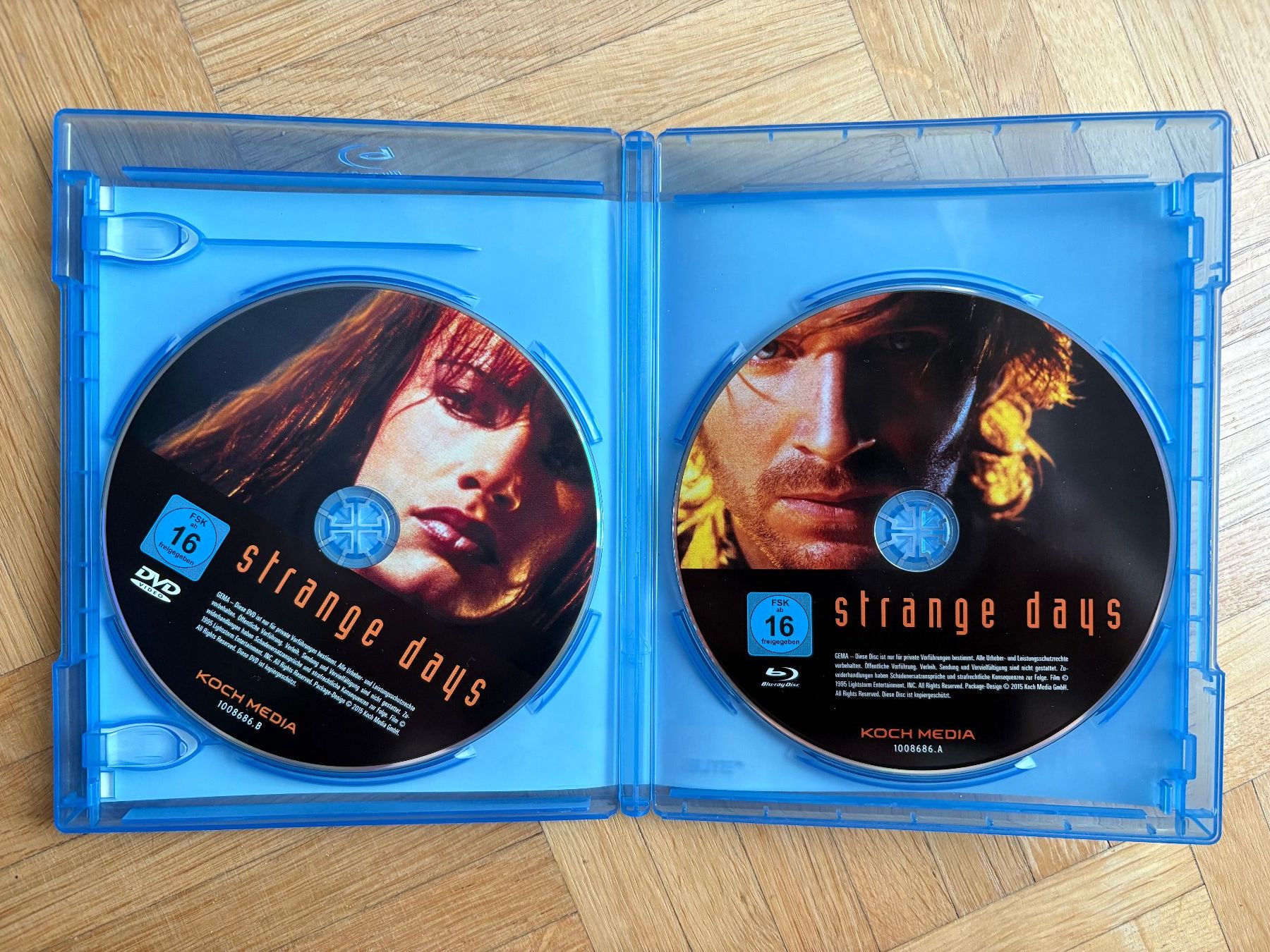 Tutti i DVDs: Strange Days - 20th Anniversary Edition - Blu-ray + DVD – Usato da Zürich venduto da Malcom 1