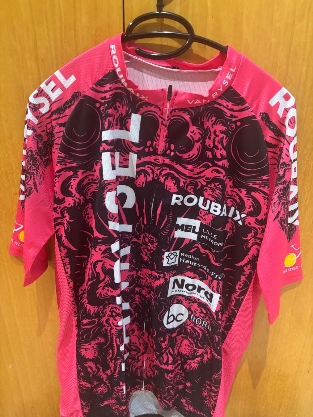 Canottiere & Pantaloni: Maillot de cyclisme 2026 neuf – Nuovo e nell'imballaggio originale da Conthey venduto da Michel124