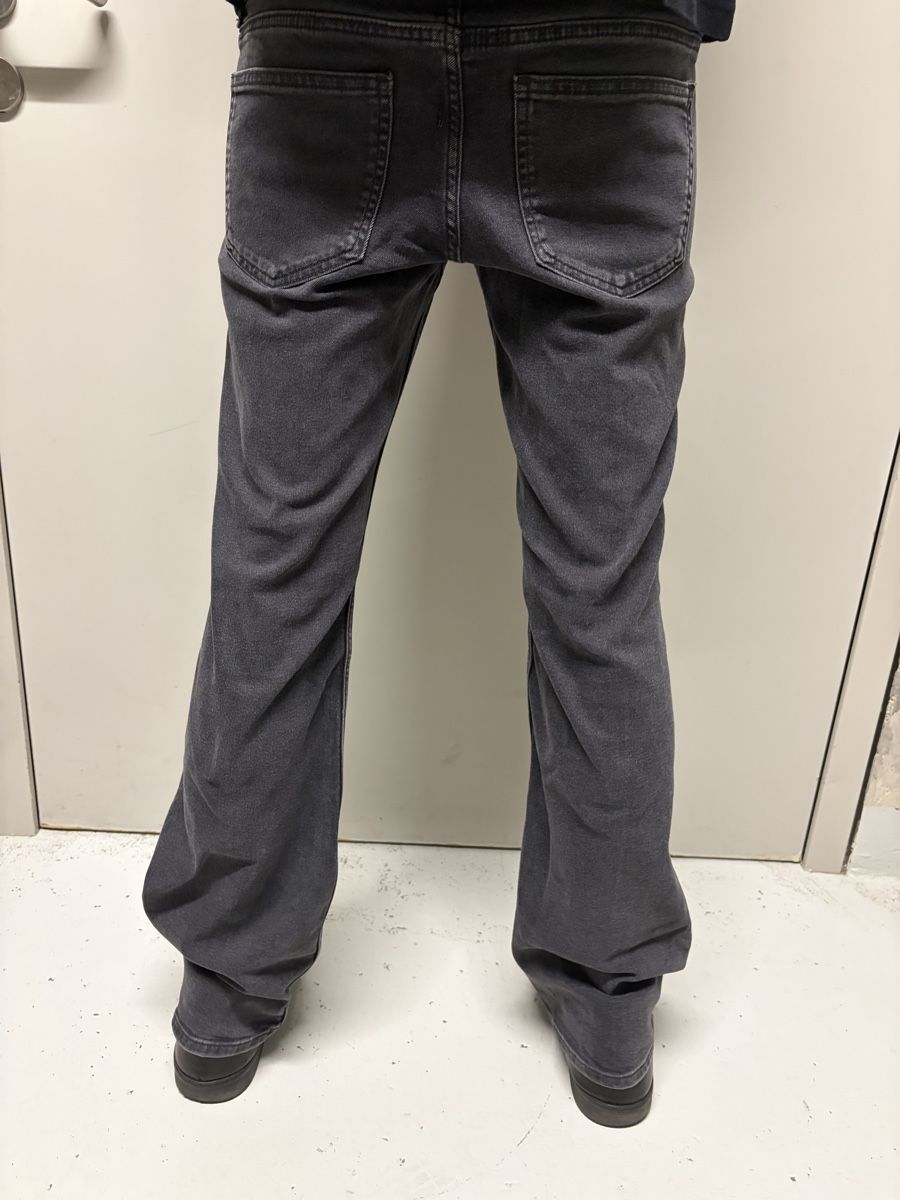 Jeans: Flared Low Rise Jeans Grey – Usato da Monts-de-Corsier venduto da dav_z62k 1