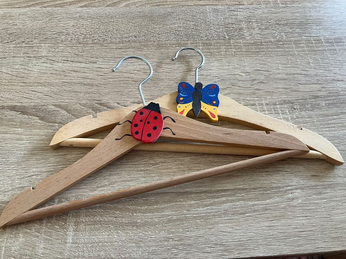 Cintres:  Kleiderbügel 2 Stück Holz – D'occasion à Zufikon par tam_gfx6