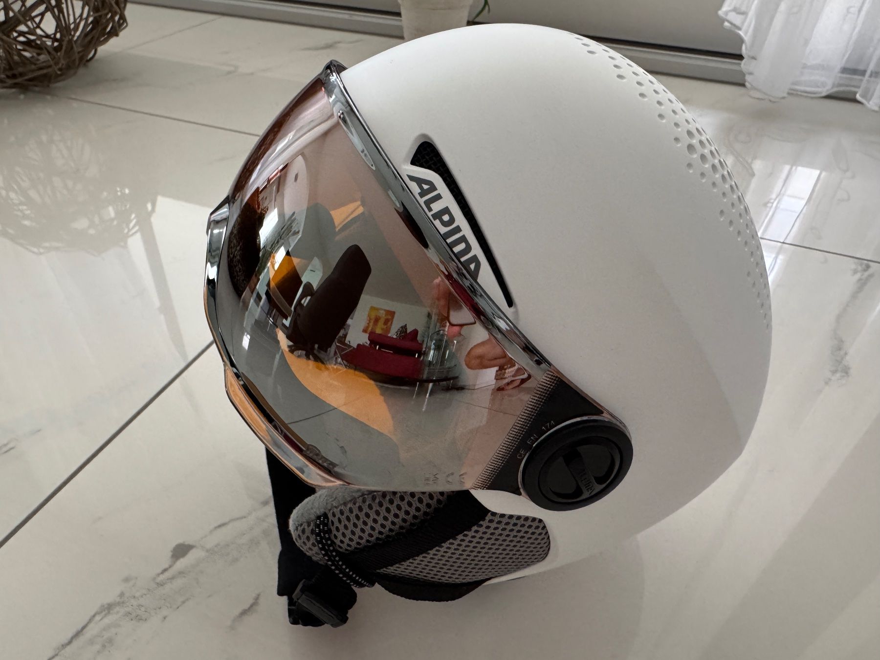 Alpina Helme & Visiere: Alpina Skihelm weiss mit edlem Design – Neu (gemäss Beschreibung) aus Hünenberg See von Rroger911
