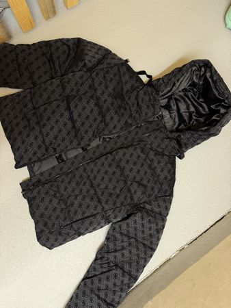 Guess Jacke schwarz mit Kapuze winddicht Grösse M neu