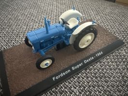 MODELLTRAKTOR 1:32 Neu auf Kunststoff Sockel ab 9.- 
