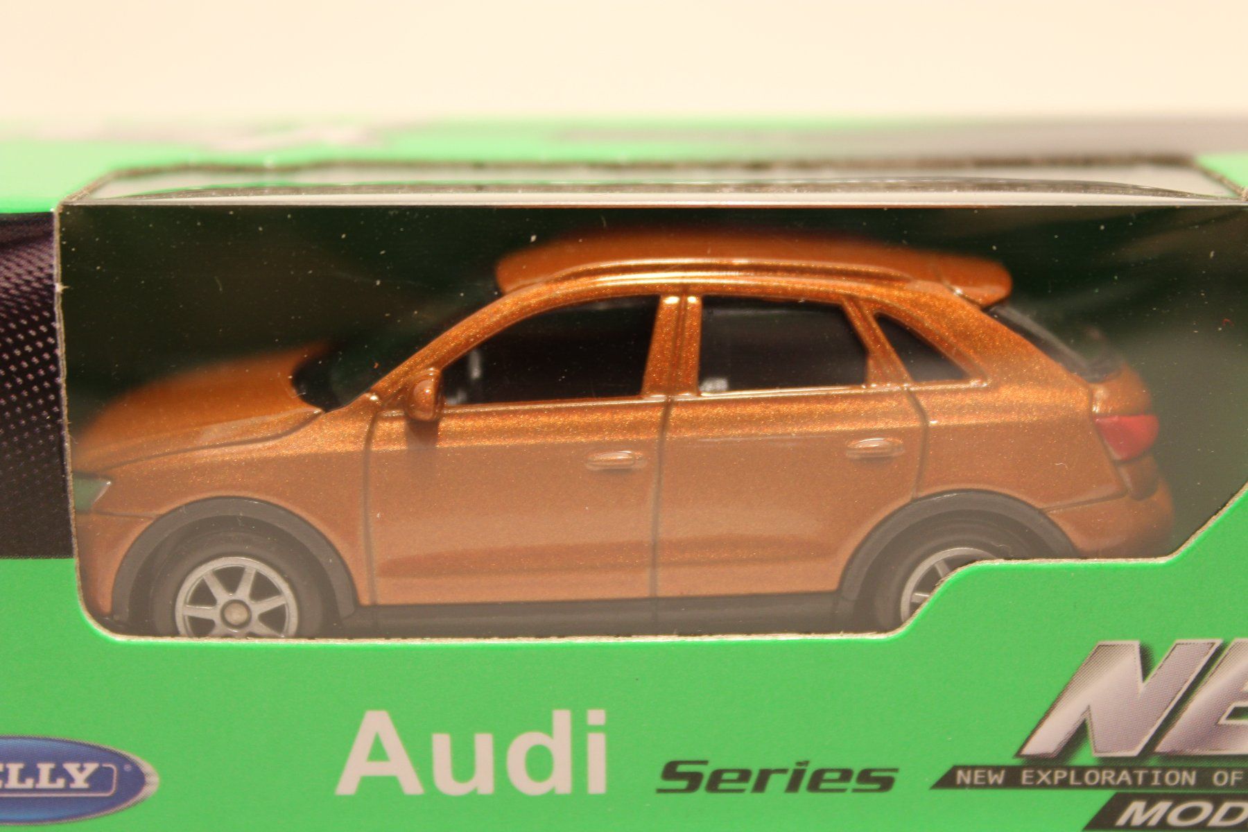 Audi Voitures modèles: Spielzeugauto - Audi Q3, braun-orange – Neuf avec emballage d'origine à Fehraltorf par haefens 3