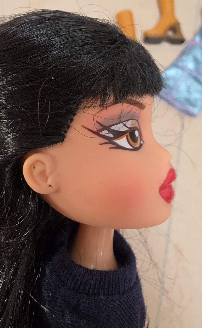 MGA Bambole: Poupées Bratz Jade Wintertime et Strut it – Usato da Bulle venduto da Chimchiree 1