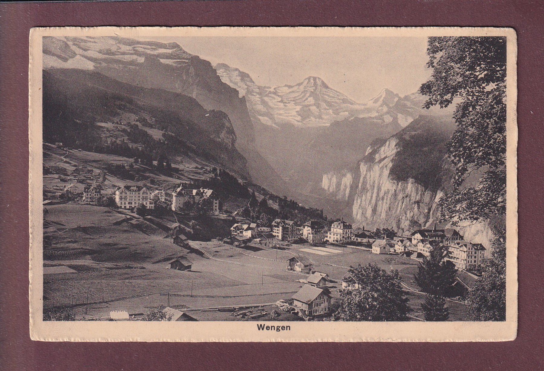 Cartoline postali: WENGEN - Gesamtansicht – Usato da Pully venduto da nicecards