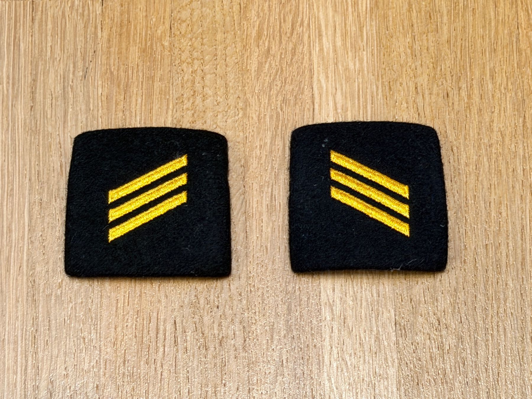Schweizer Armee Uniformi: Schulterpatten Obergefreiter – Usato da Riehen venduto da Oberloescher
