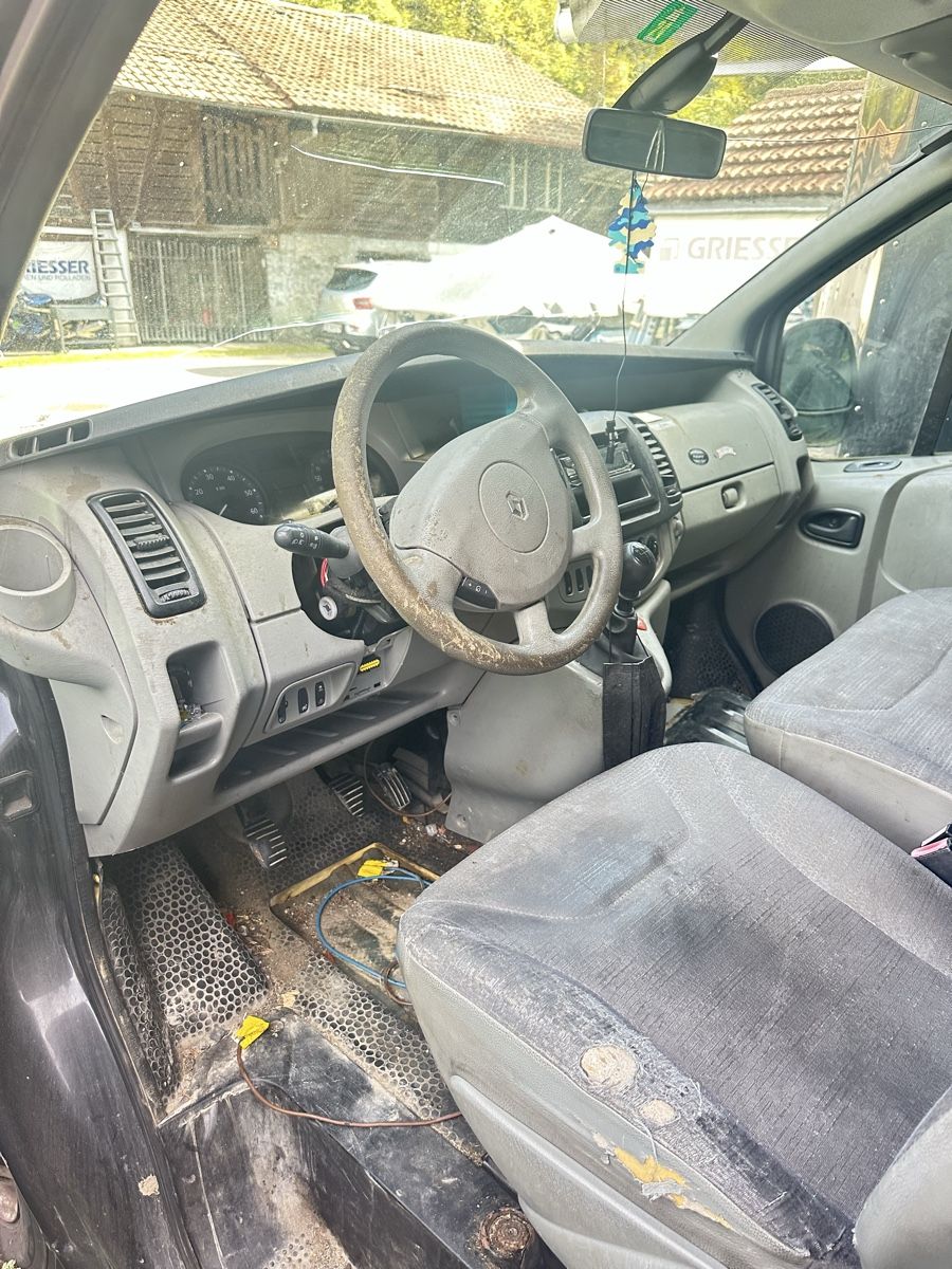 Renault Autos: Renault Trafic T27 dCi 90 – Défectueux à Interlaken par zeb_q672 2