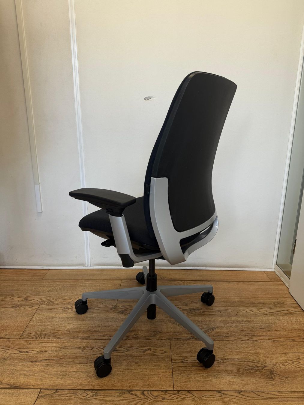 Steelcase Stühle: Steelcase Amia Grey/Black – Gebraucht aus Purmerend von Offeco 3