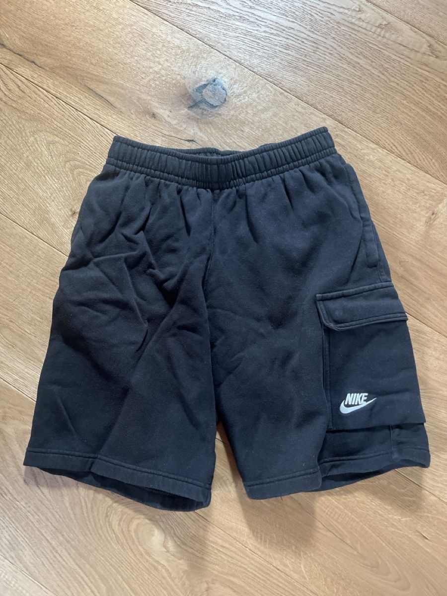 Pantaloni: Nike – Usato da Seengen venduto da L180.90