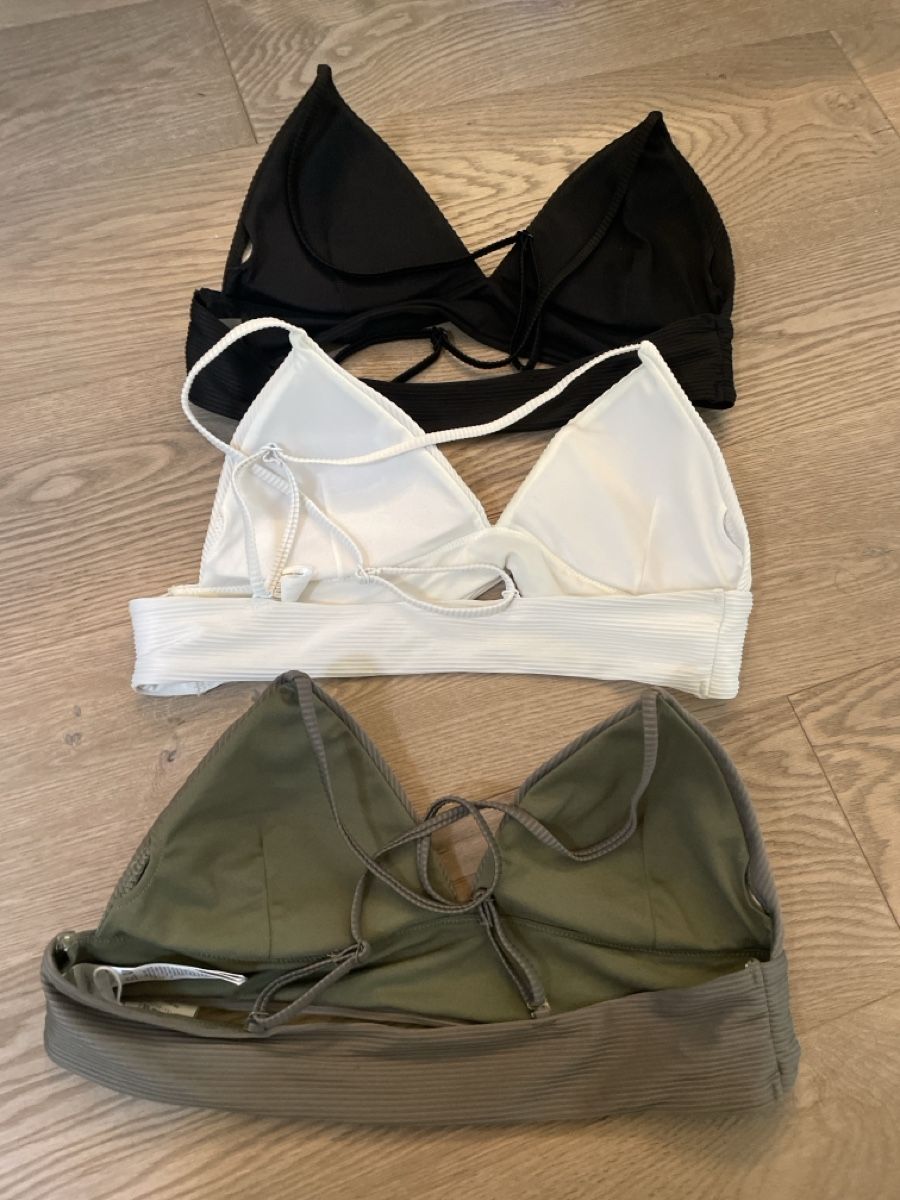 Costumi da bagno & Bikini: Bikini Oberteile 3Stück – Nuovo (secondo la descrizione) da Hergiswil NW venduto da natejuke 2
