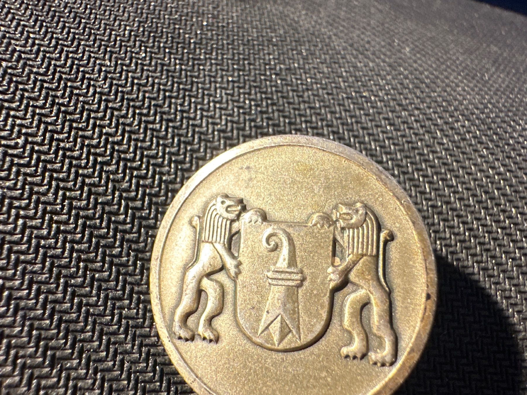 Basler Placchette & Badge: Alte seltene Basler Pin ,  Kantonspolizei Basel Stadt – Usato da Birsfelden venduto da Stefan99 3