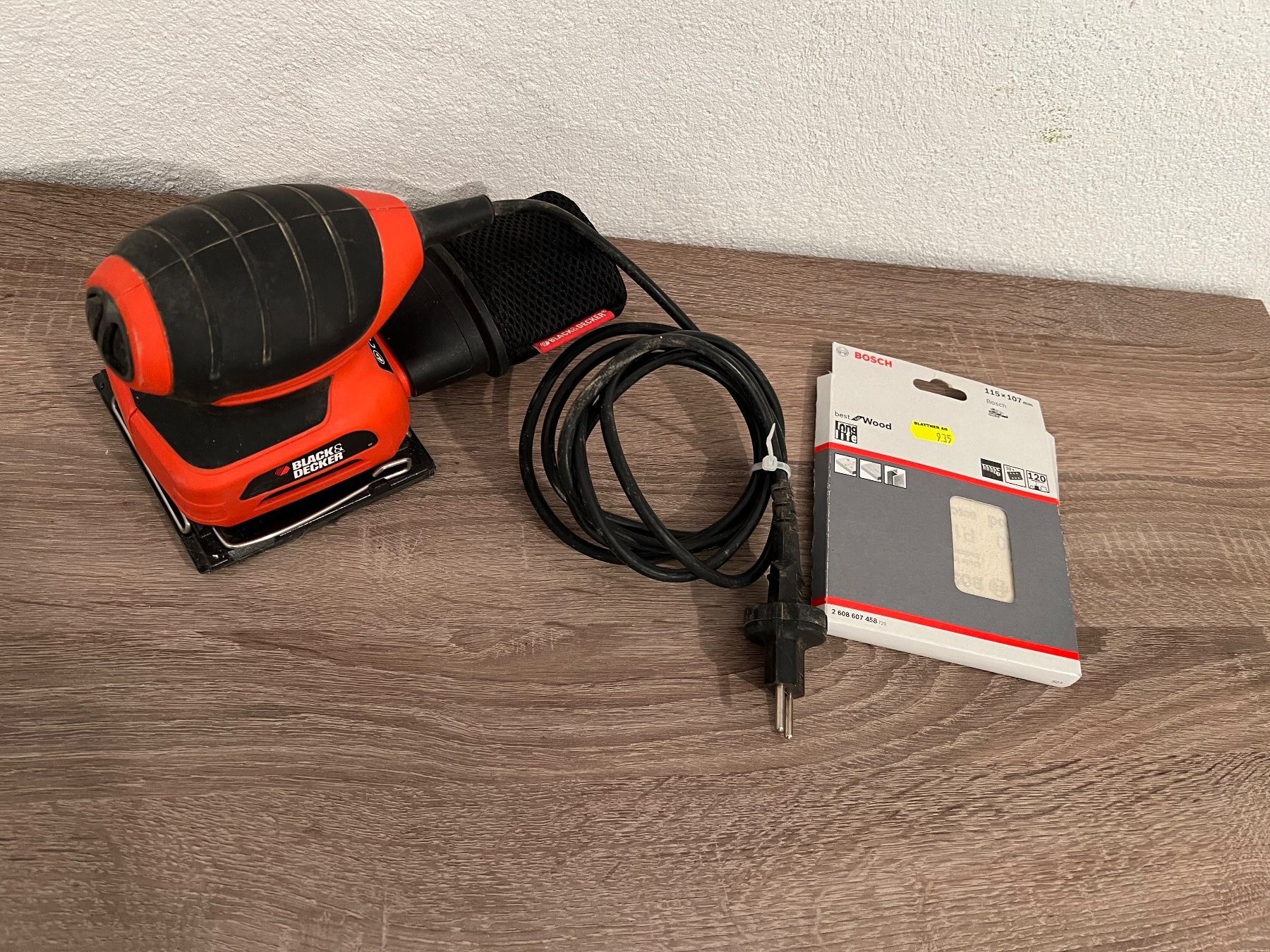 Schleifen & Polieren: Black + Decker KA400 Schwingschleifer, 220 W – Gebraucht aus Frauenfeld von  2