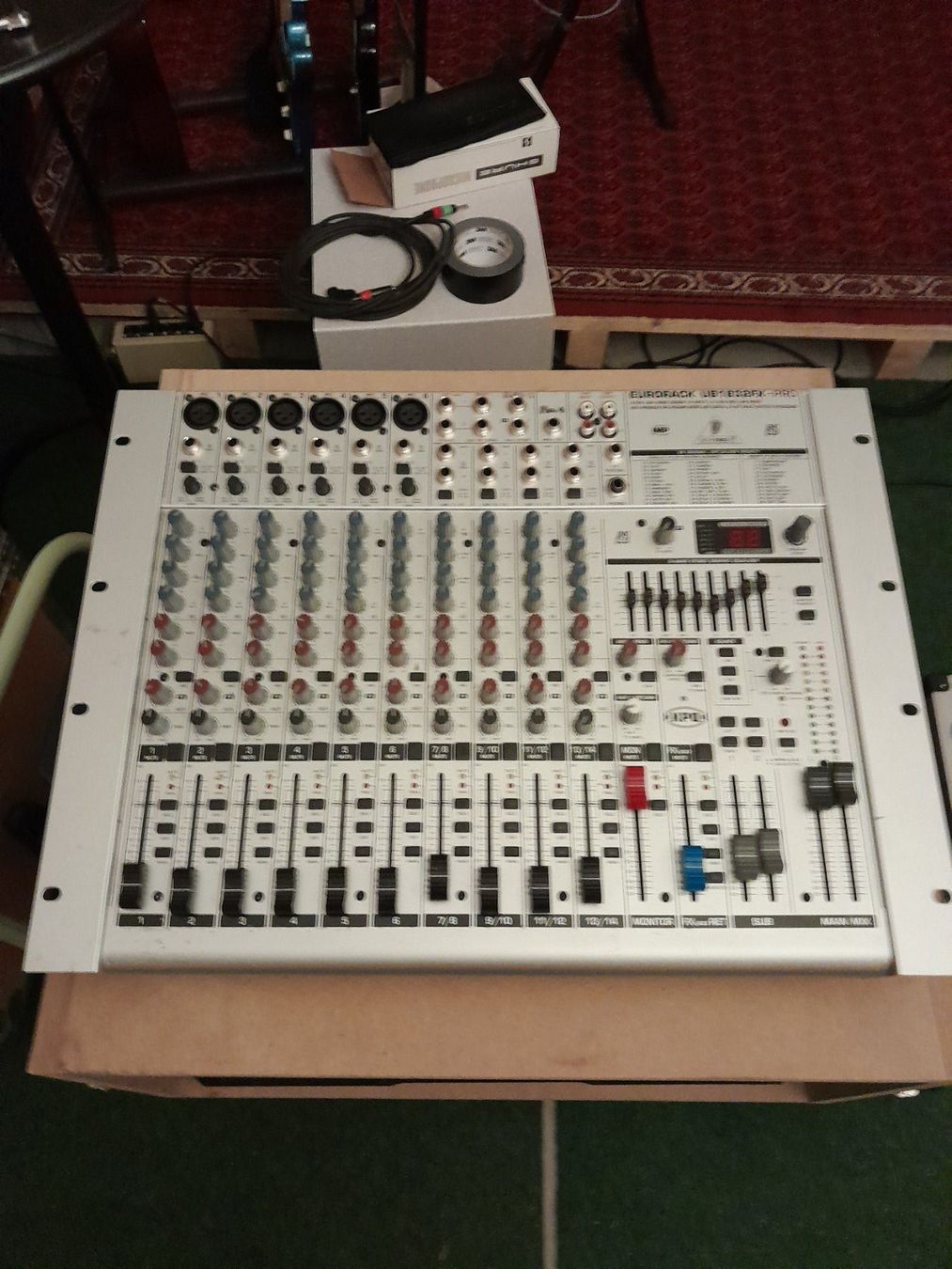 Behringer Console di mixaggio: Mischpult Behringer Eurorack  UB 1832 FX - pro – Usato da Meggen venduto da casa_del_lupo