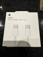 Apple Ladegerät und Kabel