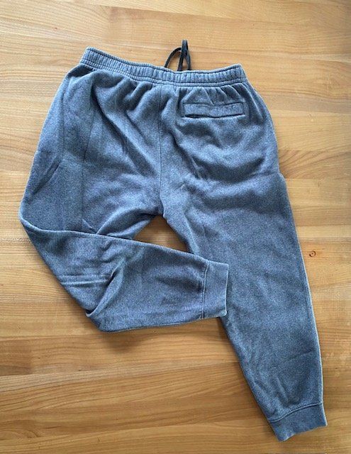 Nike Hosen: NIKE Trainerhose, grau, Gr. M – Gebraucht aus Lyssach von Ek_772 1