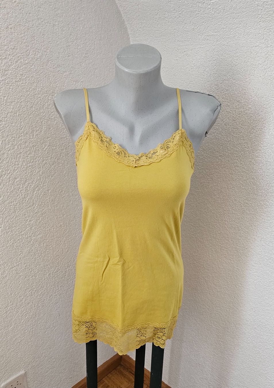 Zara Lots de vêtements: cooles Duo: Pullover ZARA + Top Gr. S – D'occasion à Füllinsdorf par Sunnebliemli7 3