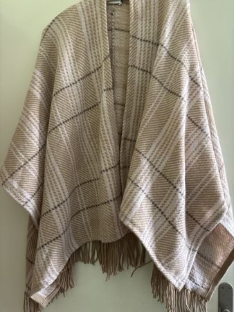 NEU*Kuscheliger FTC Kaschmir Poncho mit Fransen