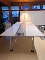 Bürotisch für vier Arbeitsplätze