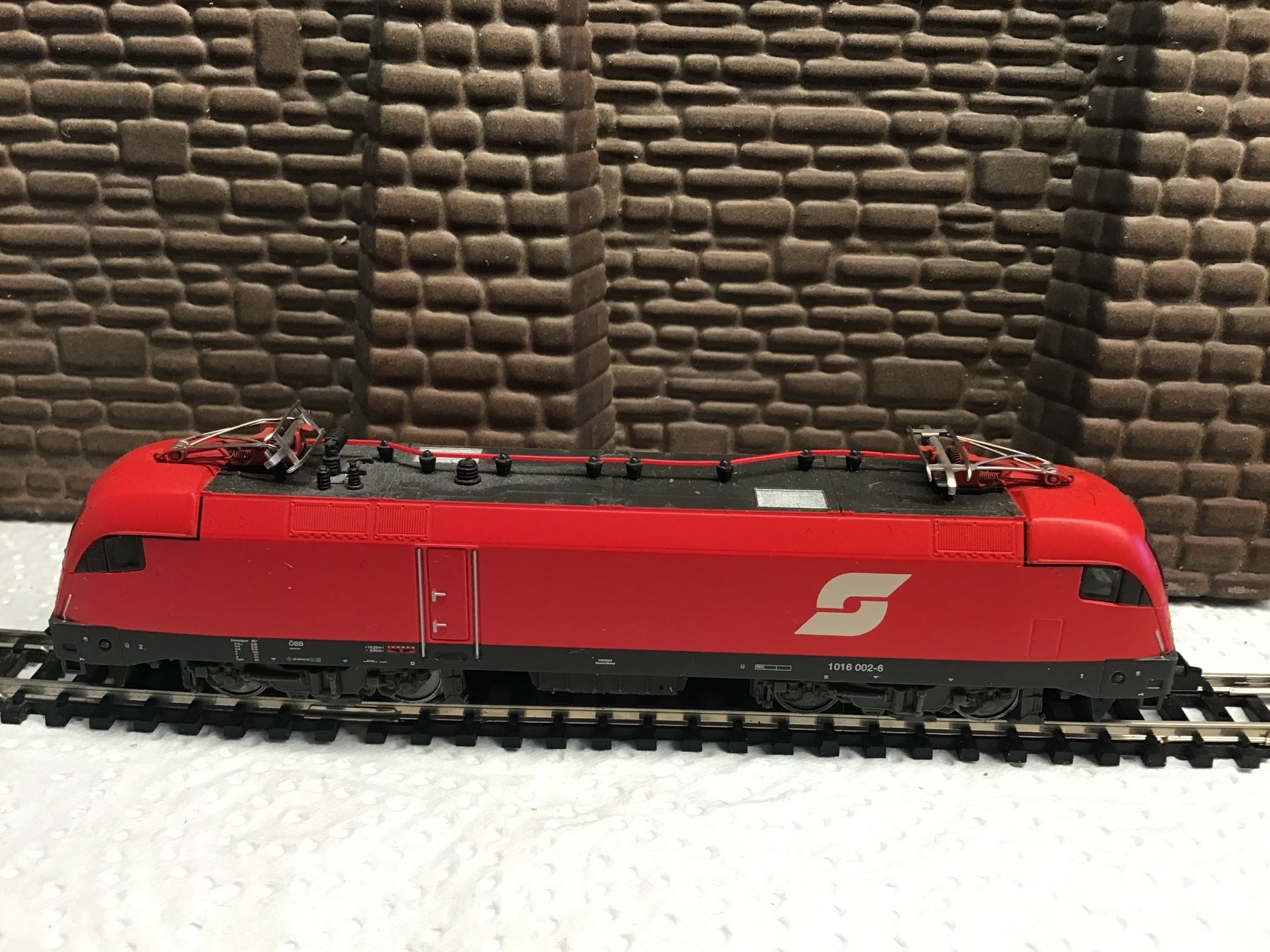 Rote ÖBB Taurus Modell-Lok, Minitrix N (Gebraucht) in Männedorf für CHF ...