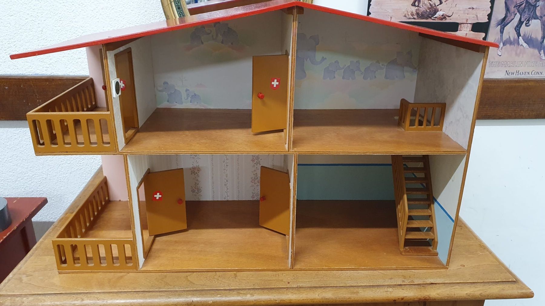 Case e mobili per bambole: PUPPENHAUS AUS HOLZ – Usato da Dietikon venduto da brocki-eyra 3